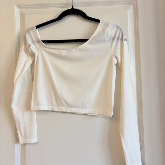 Alo Asymmetric Sheer Glow Long Sleeve Ivory - Picture 3 of 12